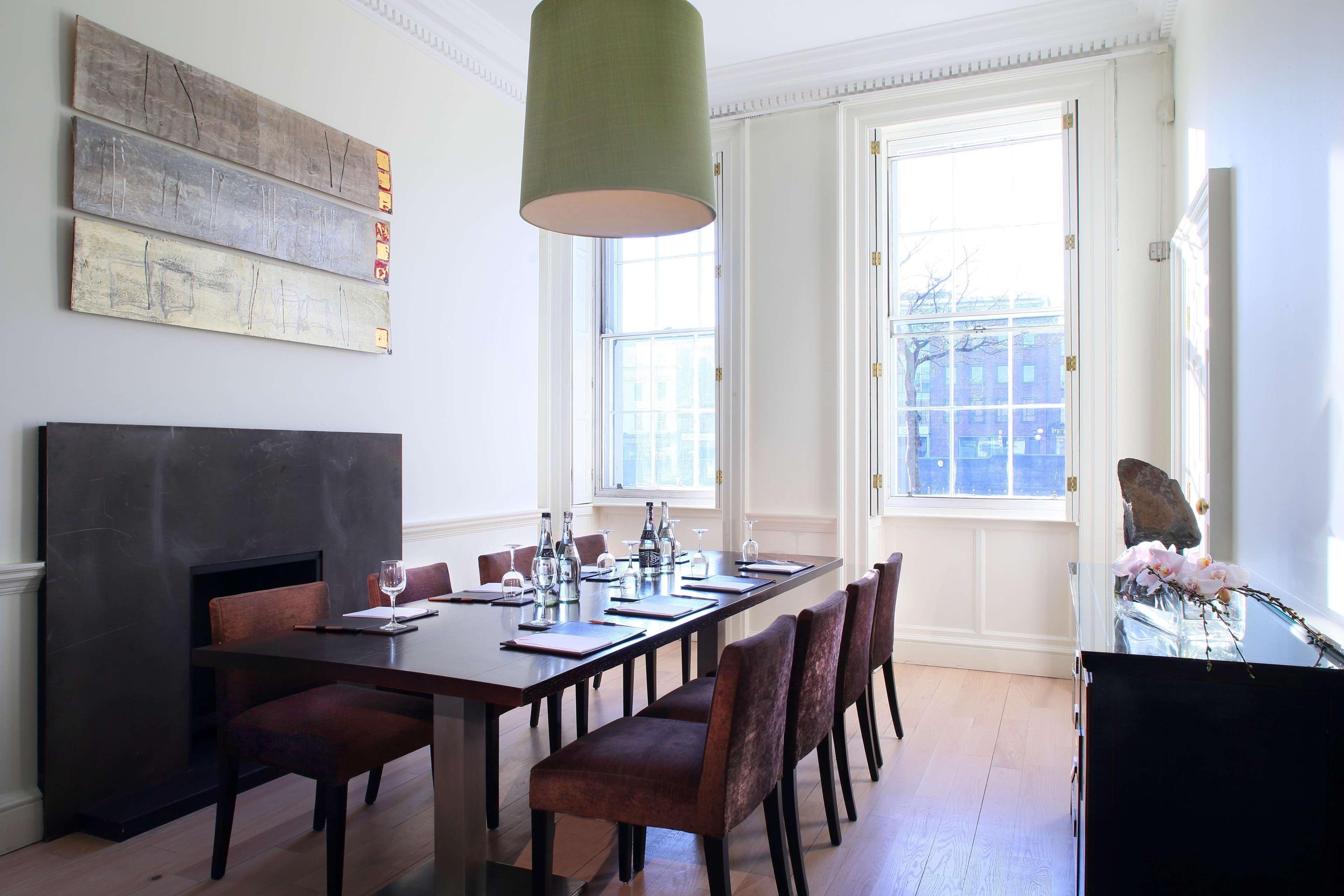The Morrison Dublin, Curio Collection By Hilton Hotel Kinh doanh bức ảnh The dining room at the 2009 launch of the London Design Festival