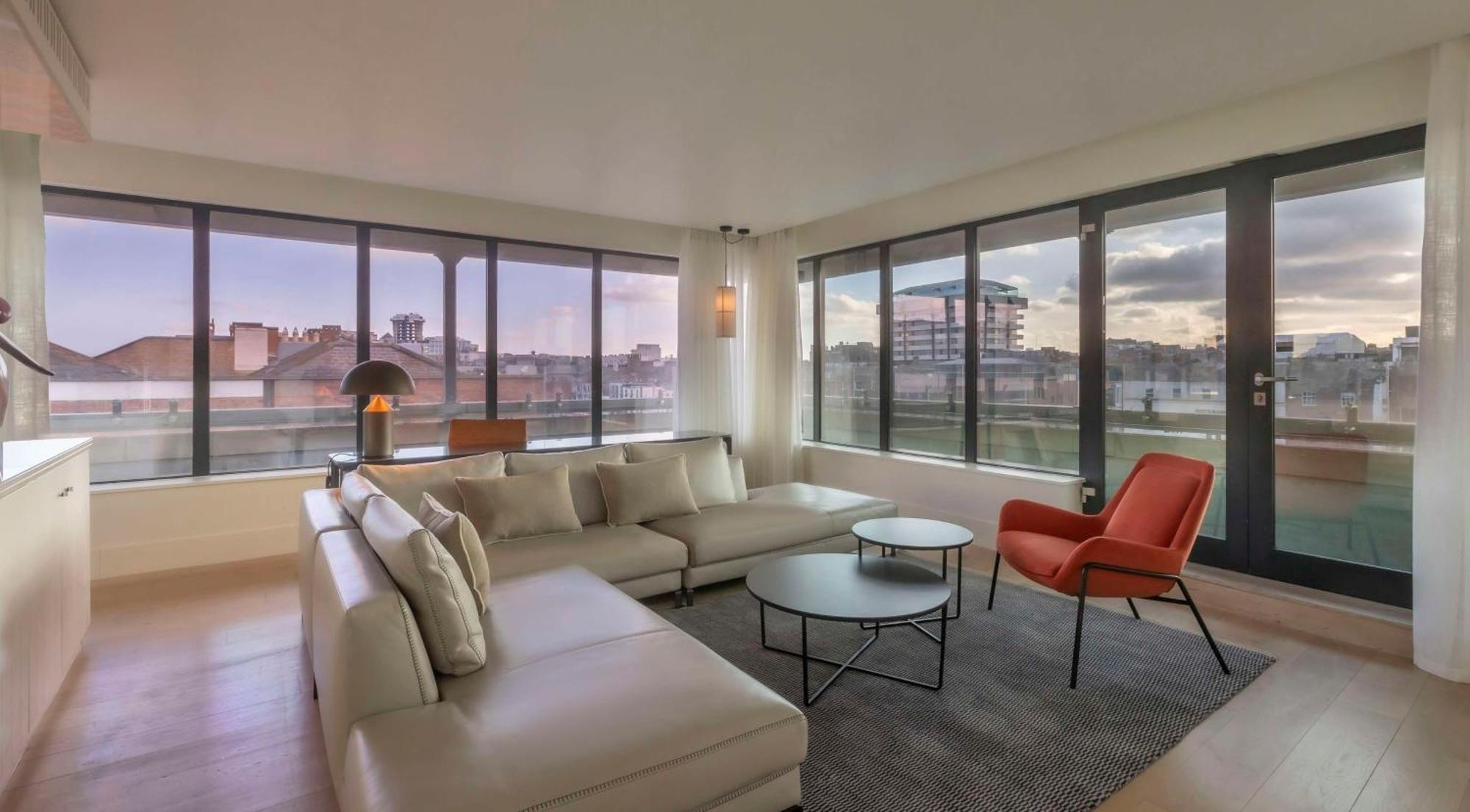 The Morrison Dublin, Curio Collection By Hilton Hotel Ngoại thất bức ảnh A living room at The Standard East Village