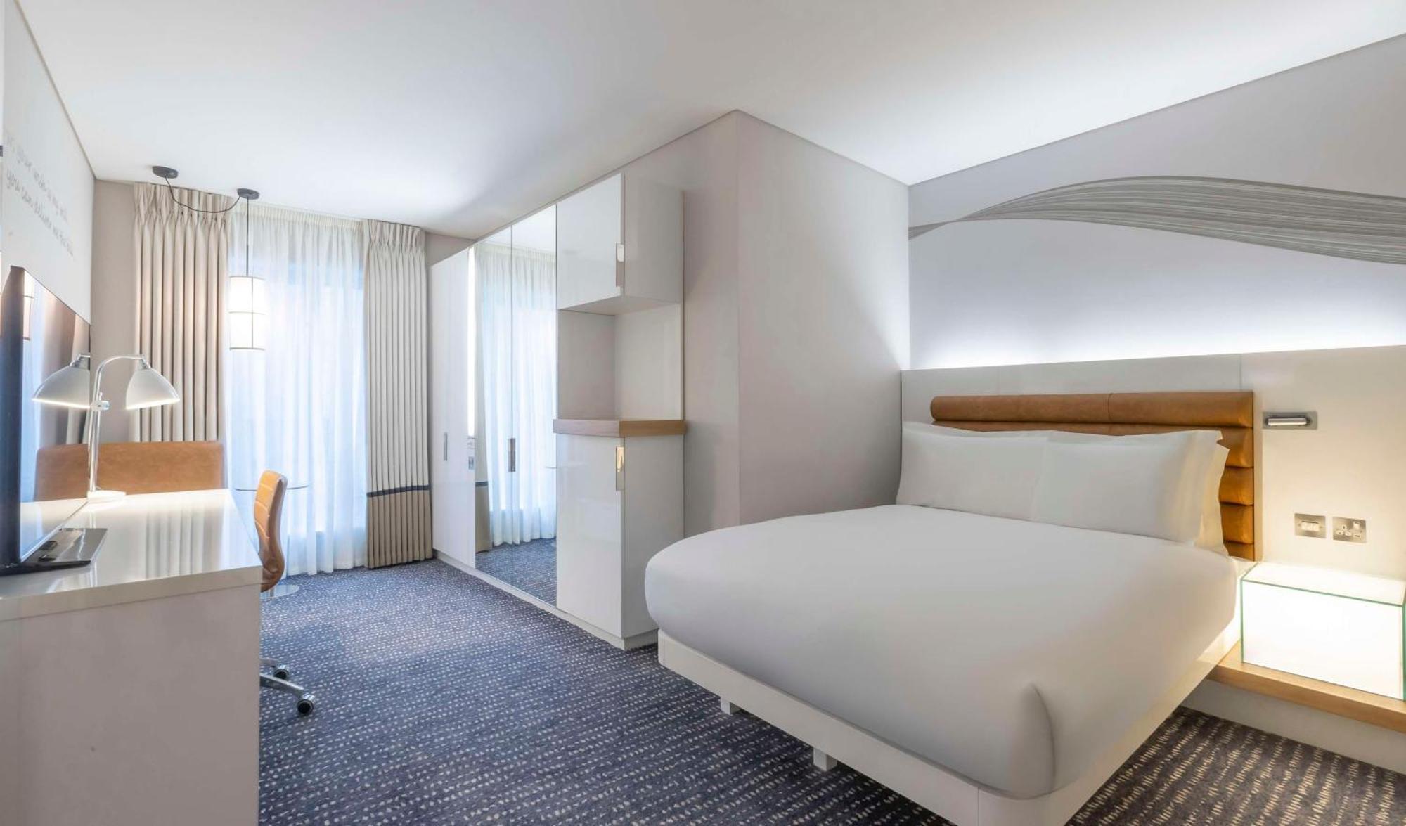The Morrison Dublin, Curio Collection By Hilton Hotel Ngoại thất bức ảnh A room at the Hilton Garden Inn in London, United Kingdom